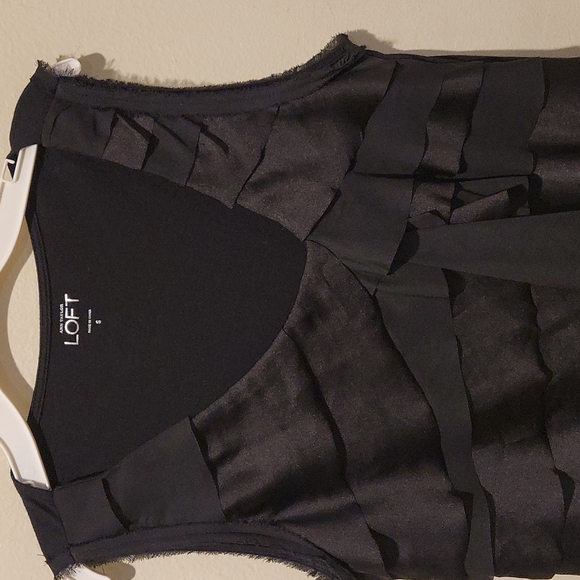 ❤ ANN TAYLOR LOFT TIERED SATIN RUFFLE TANK TOP, SMALL - Picture 2 of 5